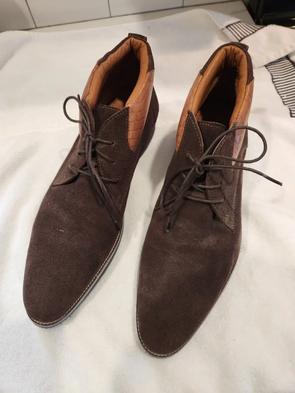 Carlos by Carlos Santana Morello Brown Suede Crocodile Trim Chukka Boots 10